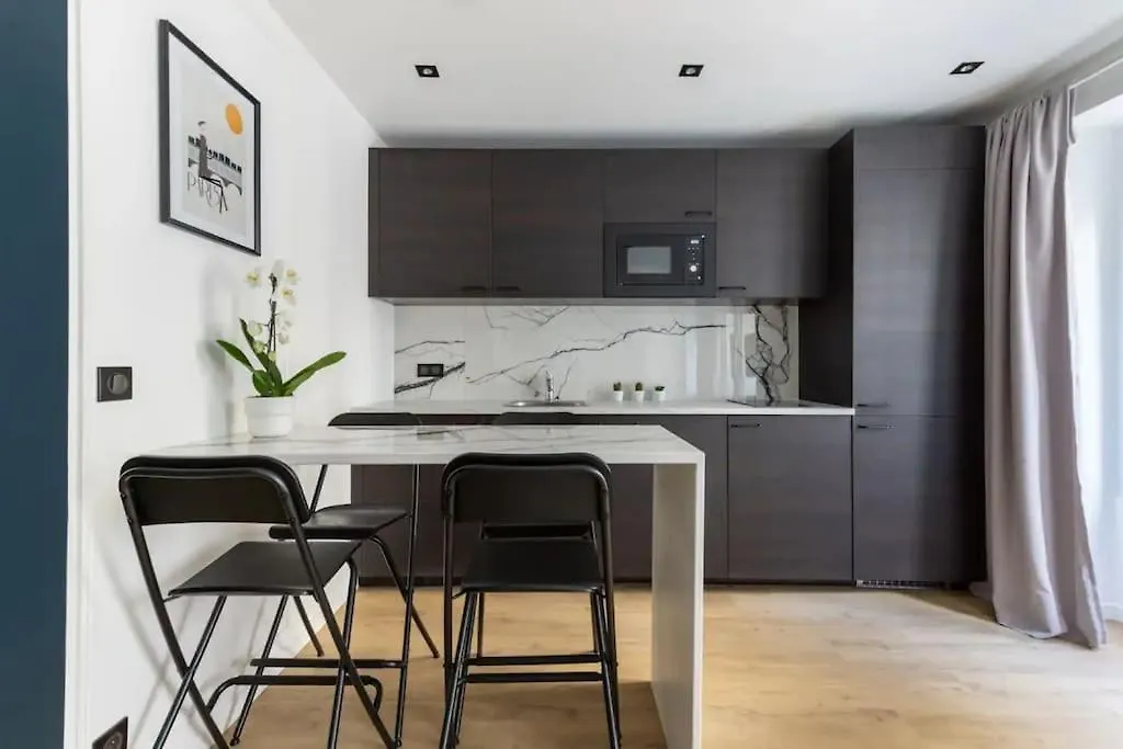 Chic Apartment In Paris 8Th - Near Champs-Elysee